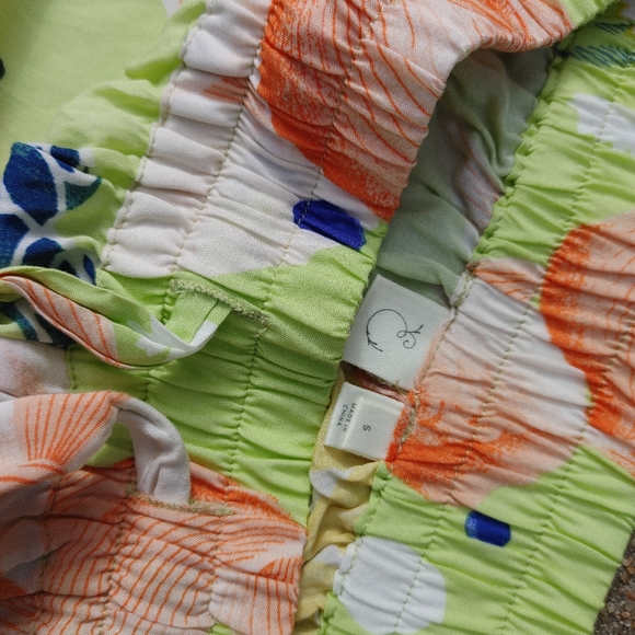 Anthropologie flowy fish print capris - Picture 2 of 4